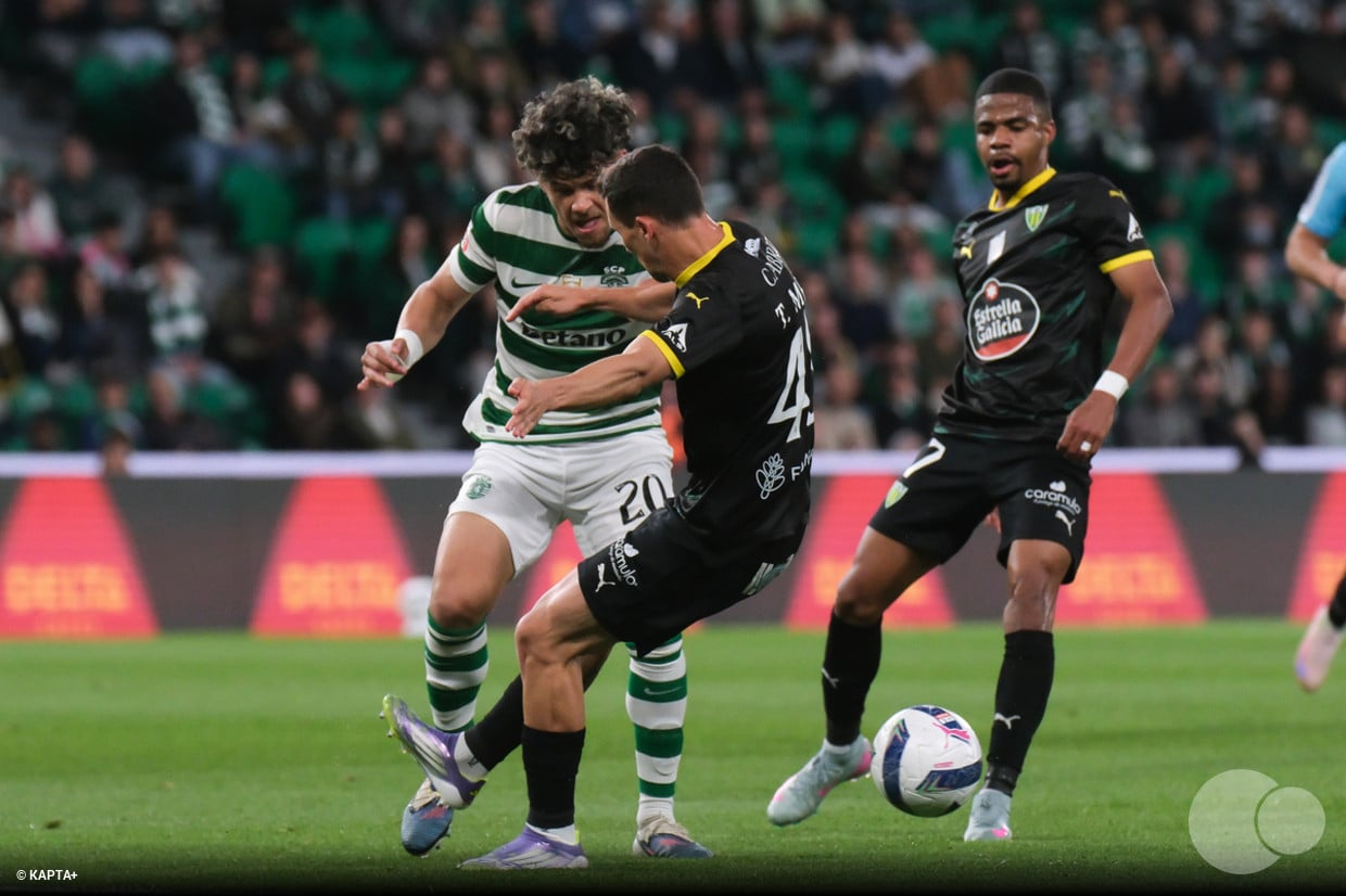 Aston Villa aproxima Sporting da Champions